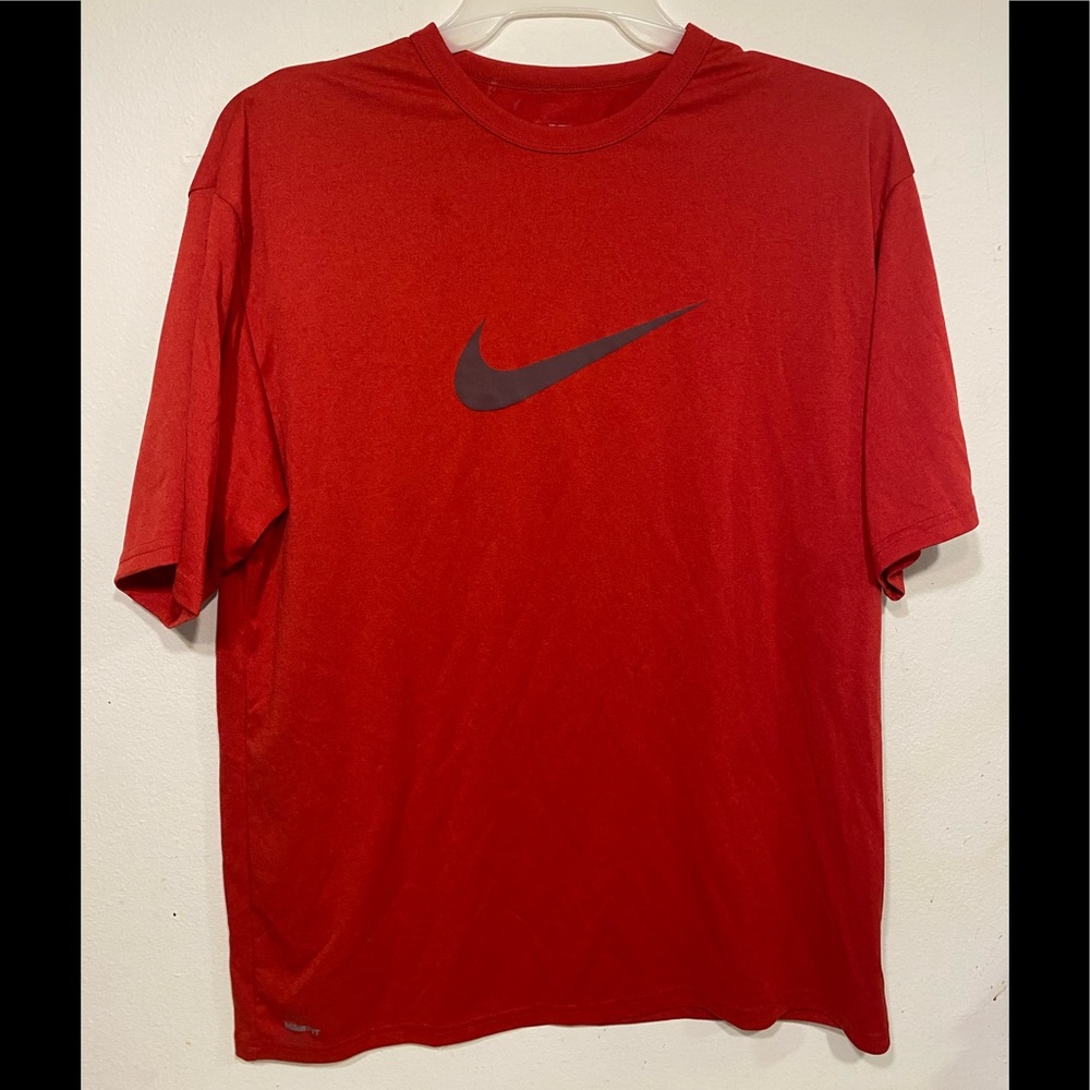 Nike FitDry Red T-shirt Men’s Size Large.
